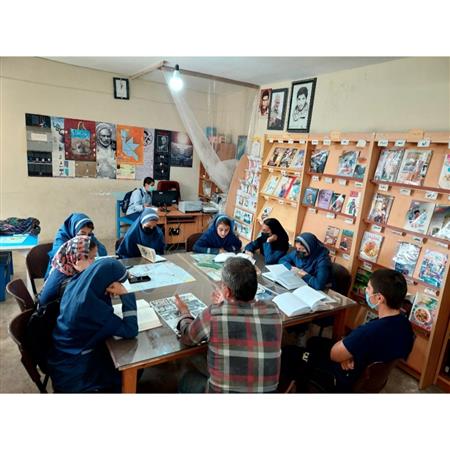 نشست کتابخوانی کتابخانه ای